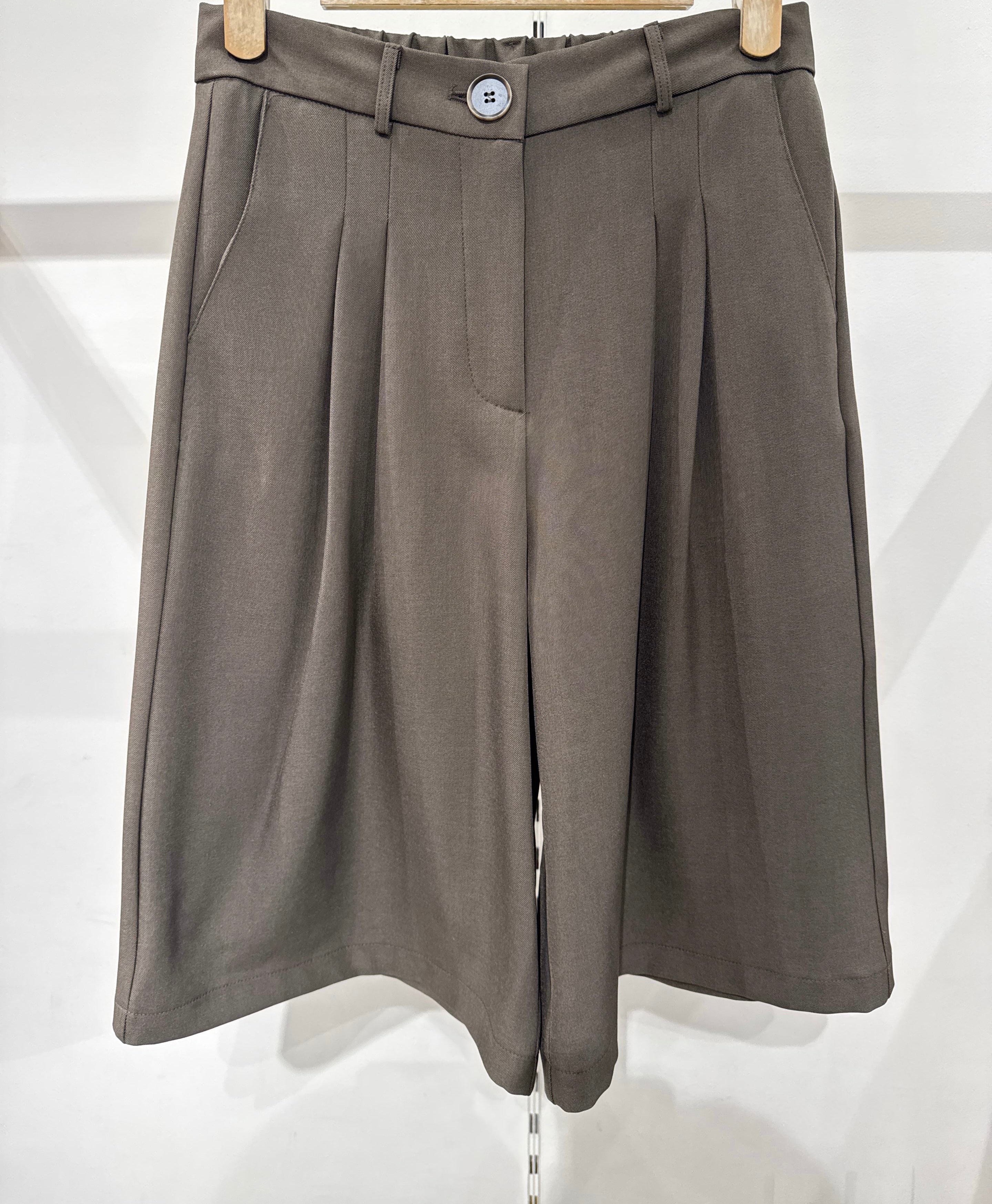 Amira Short - Brune