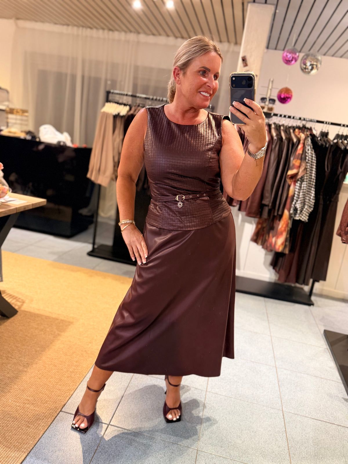 RINA AVRA DRESS - BORDEAUX