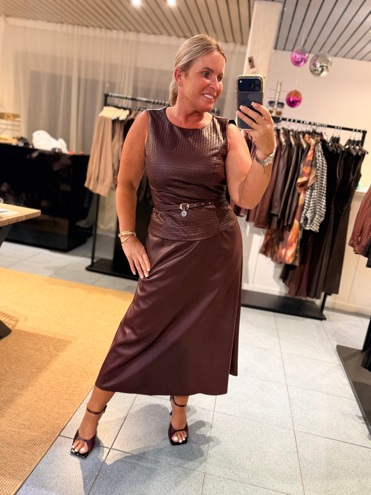 RINA AVRA DRESS - BORDEAUX