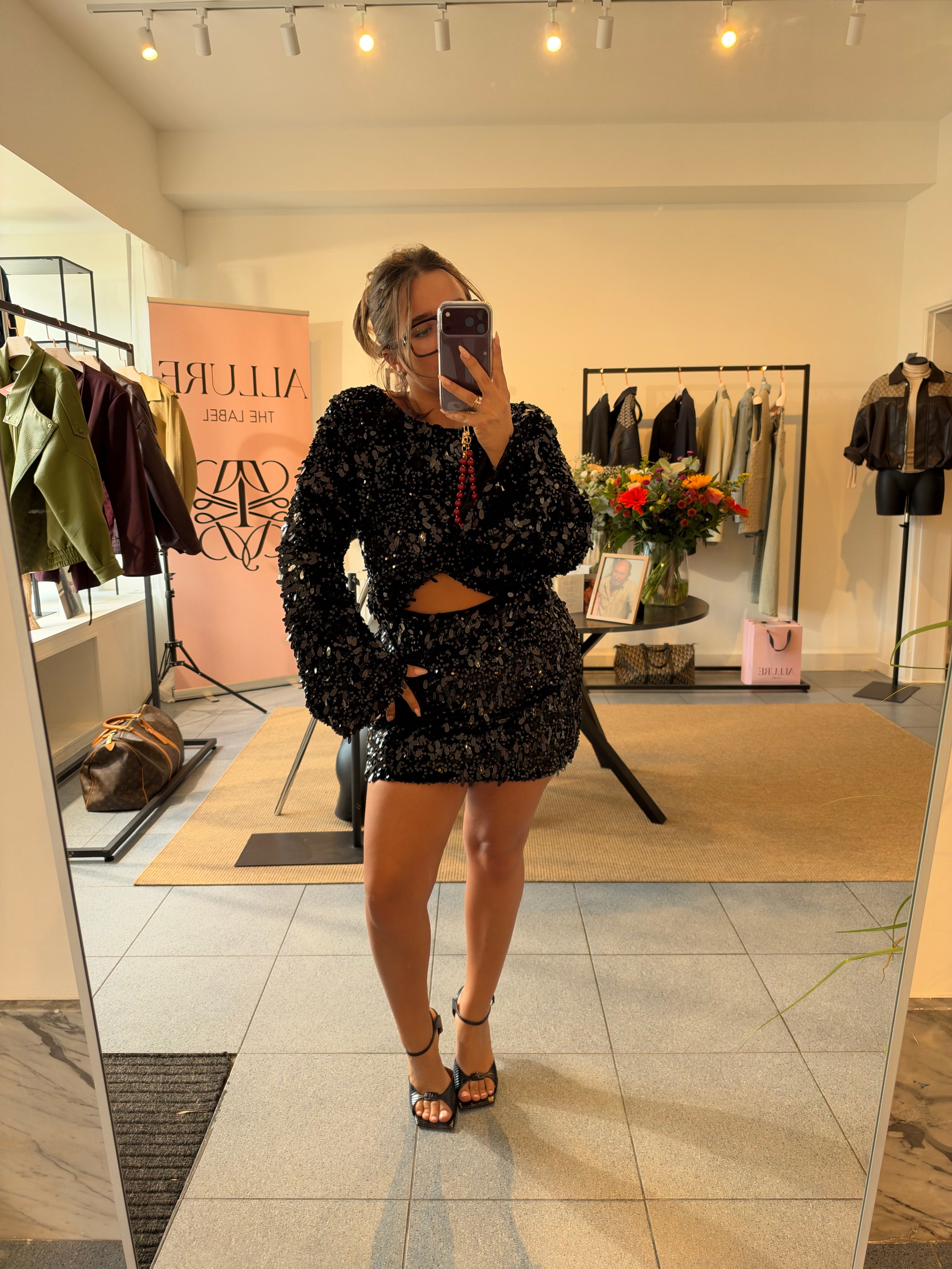 THE SPOTLIGHT TOP - BLACK