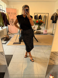 THE SPOTLIGHT LONG SKIRT - BLACK