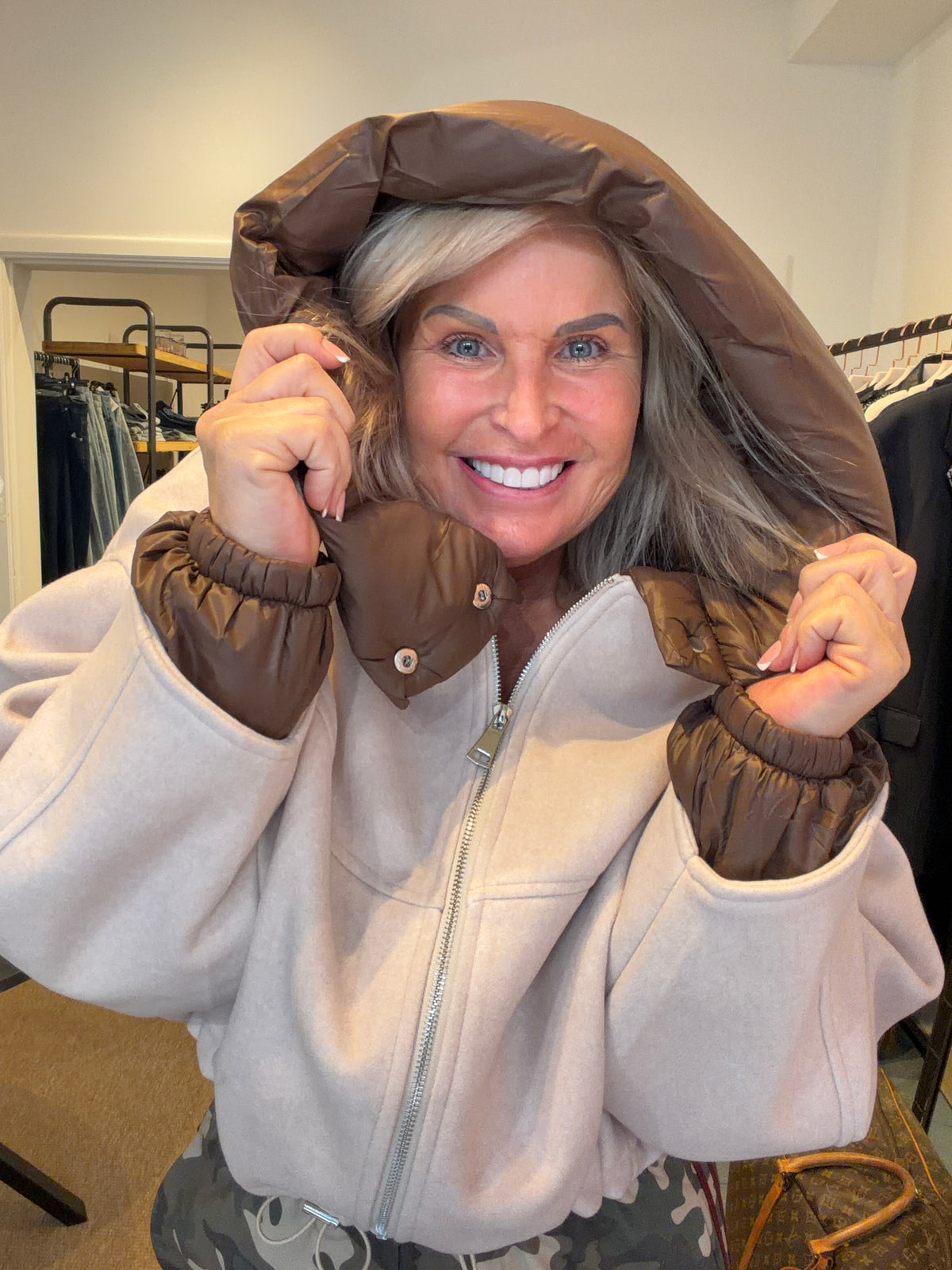 MILA BOMBER - BEIGE