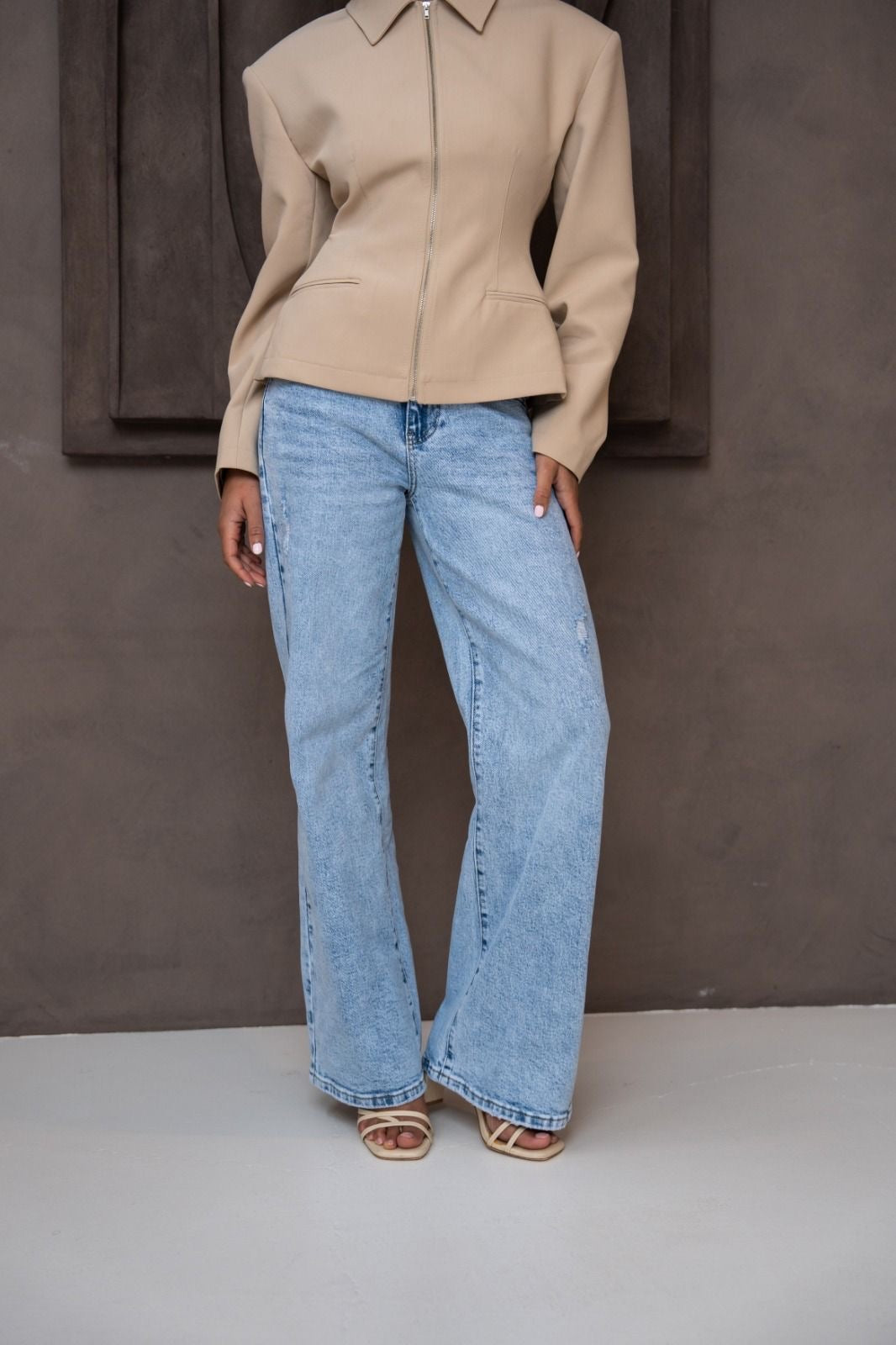 BLUE STRAIGHT JEANS - LIGHT