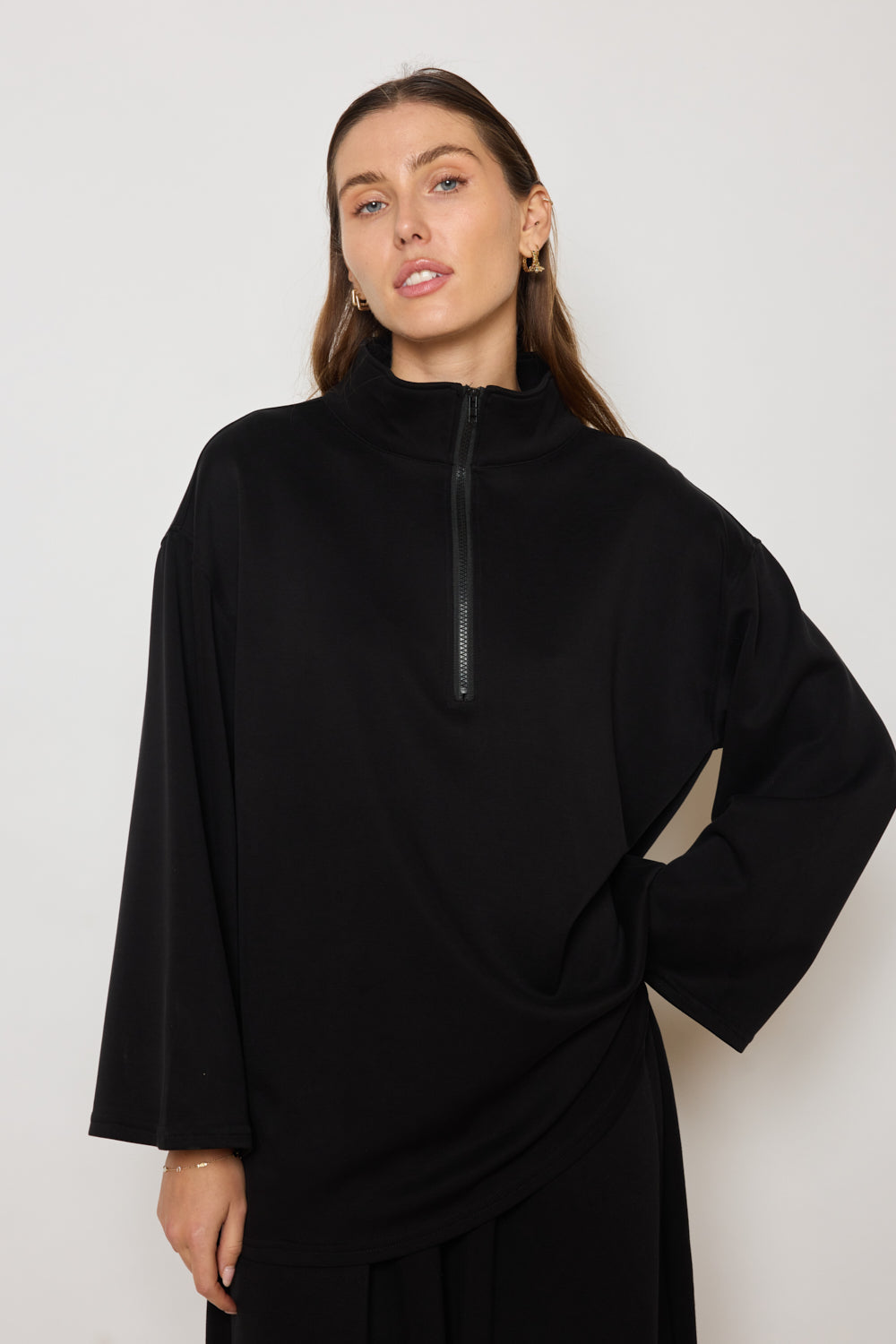 LUNA ZIPPER SWEATER - BLACK